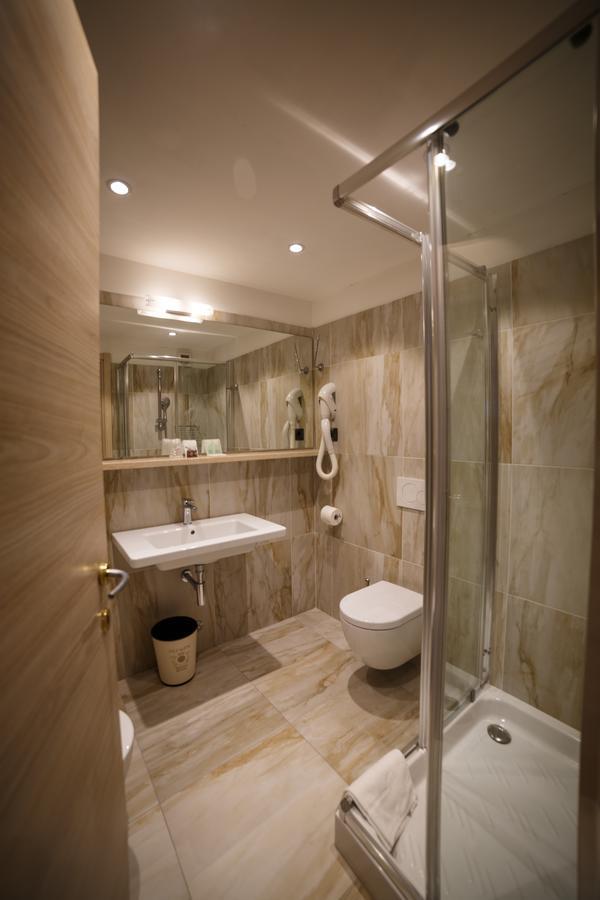 Olympic Regina Hotel Пинцоло Экстерьер фото